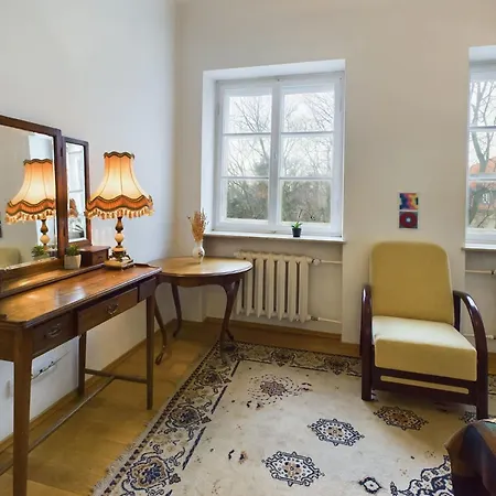Cozy In Krakowskie Przedmiescie Near Old Town By Renters *