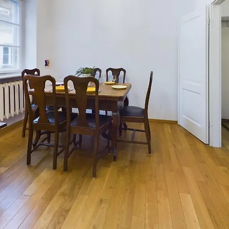 Cozy In Krakowskie Przedmiescie Near Old Town By Renters Warsaw