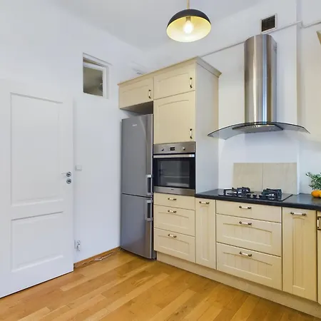 Cozy In Krakowskie Przedmiescie Near Old Town By Renters Apartmán