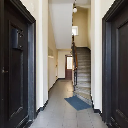 Cozy In Krakowskie Przedmiescie Near Old Town By Renters Apartmán *