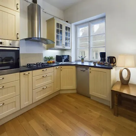 Cozy In Krakowskie Przedmiescie Near Old Town By Renters