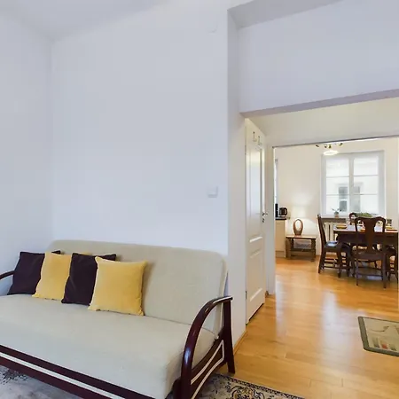 Cozy In Krakowskie Przedmiescie Near Old Town By Renters *