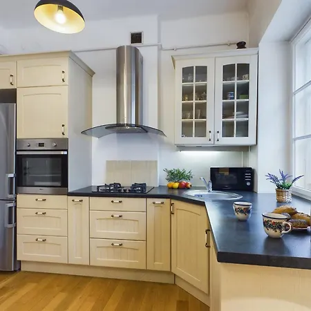 Cozy In Krakowskie Przedmieście Near Old Town By Renters Warszawa