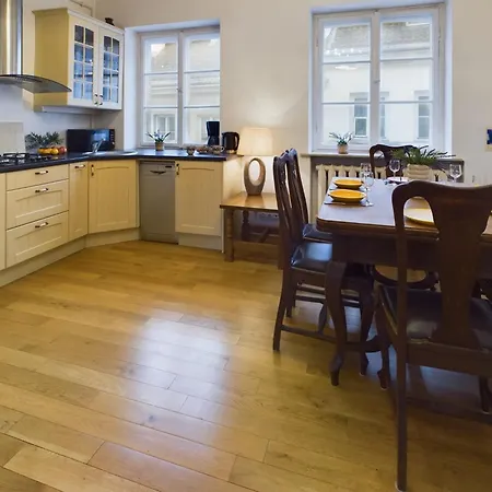 Cozy In Krakowskie Przedmieście Near Old Town By Renters